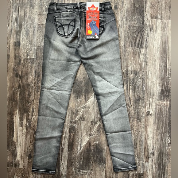 American Blue Jeans Women’s Better Butt Grey Wash Skinny Leg NWT Various Sizes - Picture 10 of 12